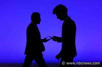 FCC cracks down on robocalls with record $225 million fine