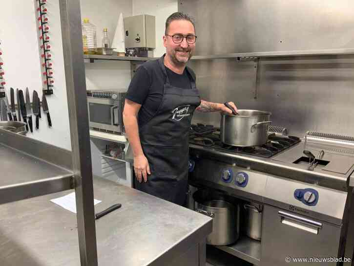 Medische tegenslagen kregen chef Jo (43) niet klein en nu hoopt hij dat met take away zijn nog nooit geopend restaurant kan overleven: “Ik ben een vechter en de horecamicrobe bleef me bijten”