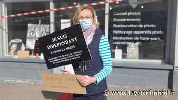 À Arras, elle manifeste devant sa boutique fermée car non essentielle : « Je me battrai jusqu'au bout » - La Voix du Nord