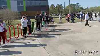 COVID-19 vaccines given to hundreds in NE Houston - KTRK-TV