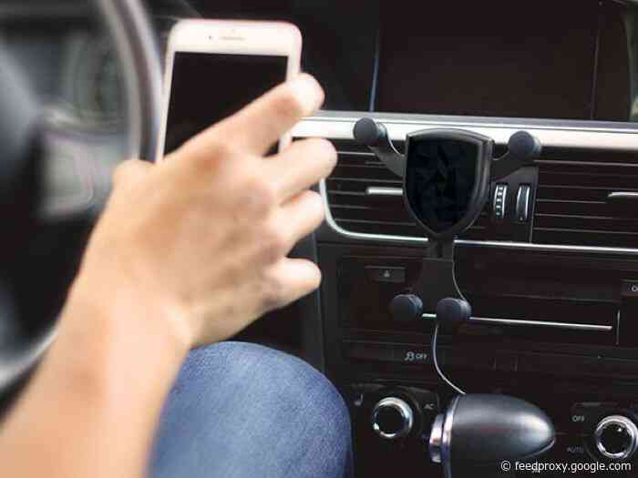 Last Minute Deal: Save 31% on the GRAVITIS™ Wireless Car Charger