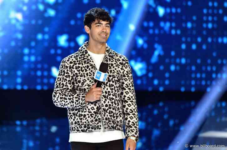 Joe Jonas Eats McDonald’s Off Spotify’s Billion Streams Plaque to Celebrate ‘Cake by the Ocean’ Milestone