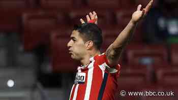 Suarez scores 500th career goal in Atletico win