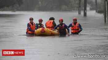 Australia floods: Thousands to be evacuated as downpours worsen