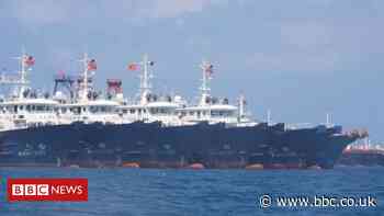 South China Sea dispute: Huge Chinese 'fishing fleet' alarms Philippines