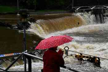 Australia disaster: Fresh rain brings biggest flood in decades