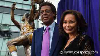 Elgin Baylor, Lakers legend and NBA Hall of Famer, dies at the age of 86
