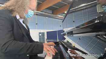 À l'Artois Expo d'Arras, la vaccination se fait en musique - France Bleu