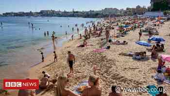 Covid: £5,000 fine for people going on holiday abroad