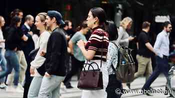 Australia's population shrinks for the first time since WWI as COVID turns off immigration tap