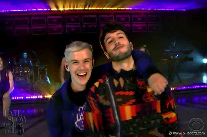 Sebastian Yatra Makes Late-Night TV Debut With ‘Chica Ideal’ on ‘A Late Show With Stephen Colbert’