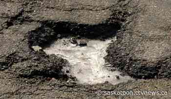 Late snowfall in Saskatoon causing city roadway crews to adapt on the fly