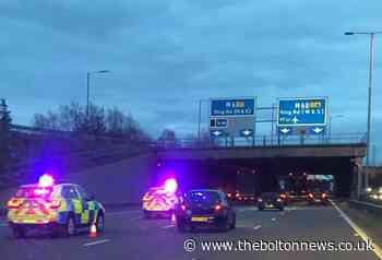 M61 crash between lorry and car closes two lanes