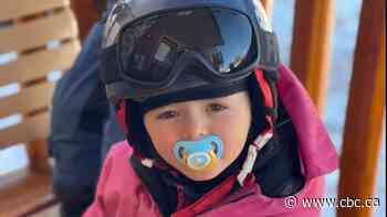 Skiing toddler's adorable pep talks to herself on the slopes are 'bringing people joy'