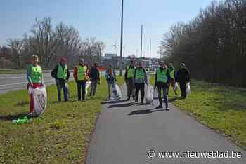 Zwerfvuilmeesters rapen afval in bermen N41 op (Dendermonde) - Het Nieuwsblad