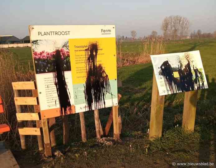 Vandalen bekladden troostplek met zwarte verf<BR />