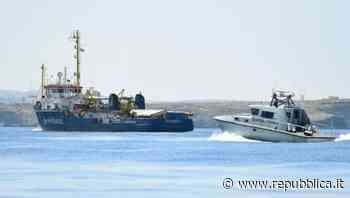 Migranti, la guardia costiera mette in fermo amministrativo la Sea Watch 3: riscontrate irregolarità dopo app… - la Repubblica