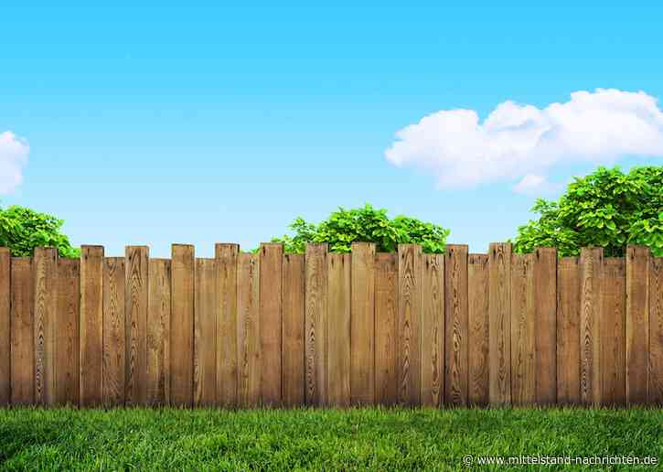 Naturnahe Gärten mit Naturzäunen