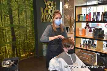 Kapsters Joke en Tonia reageren gelaten maar niet verslagen op derde verplichte sluiting: “Niet leuk, maar er zijn ergere zaken in het leven”