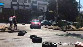 Bloqueos en Cuernavaca causan caos vehicular - 24 Morelos