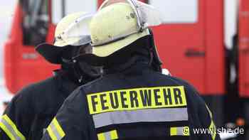 Brand am JottZett : Feuerwehr Tornesch löscht brennenden Müllcontainer am Jugendzentrum | shz.de - shz.de