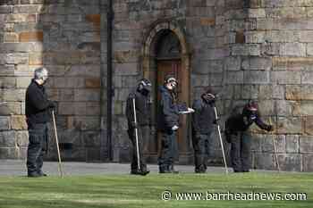 Police officers spotted searching the grounds of Holyroodhouse - Barrhead News