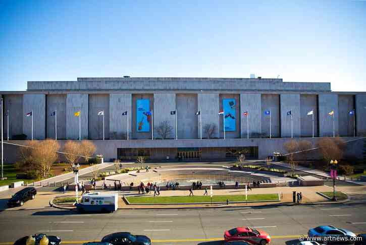 Smithsonian Seeks Museum Directors, Patron Donald R. Sobey Dies, and More: Morning Links from March 25, 2021