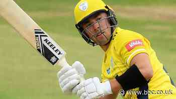 Hampshire: Joe Weatherley extends contract until end of 2022 season