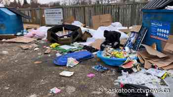 'Smells like a landfill': Saskatoon resident fed up with state of neighbourhood recycling depot