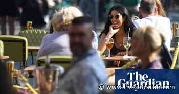 Covid checks at pubs 'could nudge young people to get vaccine' - The Guardian