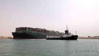US offers assistance to free ship from Suez Canal