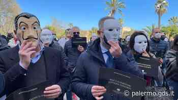 A Palermo commercianti in piazza in maschera: "Rischiamo di fallire" - Giornale di Sicilia