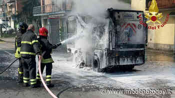 Spazzatrice in fiamme, intervento dei pompieri a Limidi di Soliera - ModenaToday