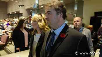 Why efforts to remove city councillors from office are picking up steam in 2 provinces