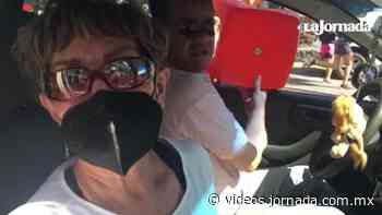 Con largas filas de automóviles, arranca vacunación en Cuernavaca - La Jornada