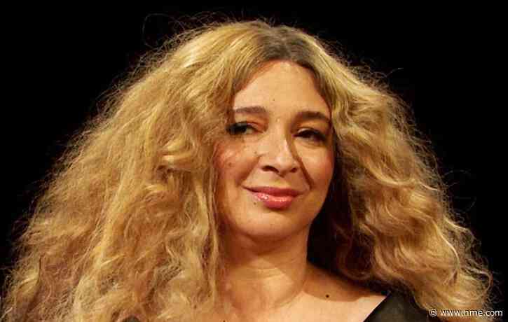Maya Rudolph plays Beyoncé taking on ‘Hot Ones’ challenge on ‘SNL’