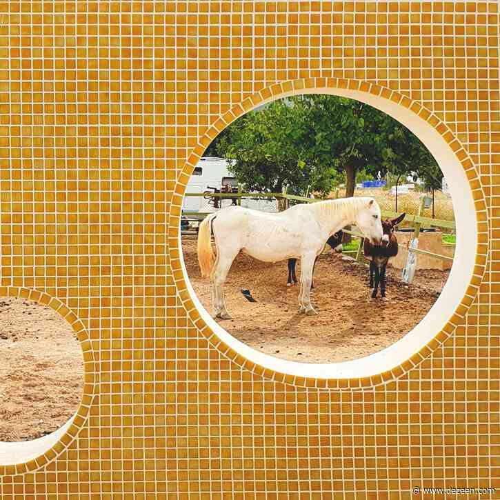 Estudio ji Arquitectos creates photographer's retreat in Spanish stables