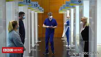 Coronavirus: UK vaccine offer to Ireland 'a runner', says Arlene Foster
