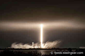Debris from a Falcon 9 rocket made for an impressive light show in the sky
