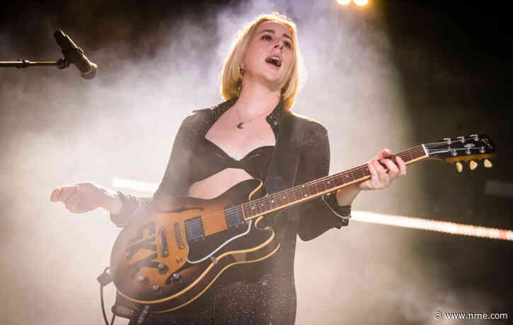 Alana Haim recalls thinking her mother was Joni Mitchell: “My mom knew all the songs”