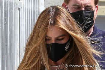 Sofia Vergara Masters 2021’s Biggest Trends In Tie-Dye, Ripped Jeans & Platform Sandals - Footwear News