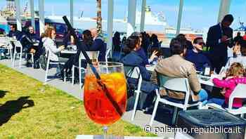 Palermo, al porto il bar è aperto e serve ai tavoli: la rivolta dei ristoratori chiusi - La Repubblica