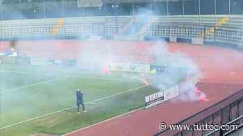 FOTONOTIZIA TC - Lancio di fumogeni: gioco fermo in Cavese-Catania - Tutto Lega Pro