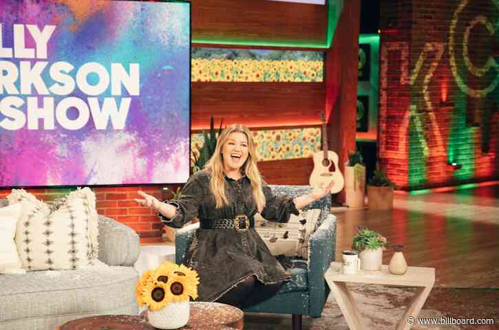 You’ll Be ‘Diggin’ On’ Kelly Clarkson’s Latest TLC Cover: Watch
