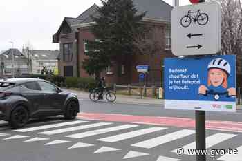 Bordjes manen aan tot hoffelijkheid tegenover fietsers (Ranst) - Gazet van Antwerpen Mobile - Gazet van Antwerpen