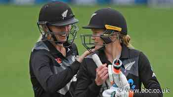 New Zealand v Australia: Hosts produce thrilling last-ball victory
