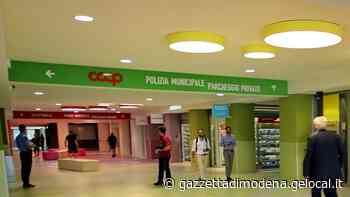 Modena. Chiede di entrare all’ufficio postale, la lasciano al freddo «Si vesta di più» - La Gazzetta di Modena