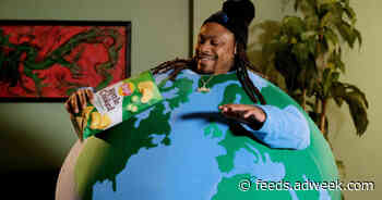 Marshawn Lynch Gets ‘Lost in the Crunch’ for Lay’s