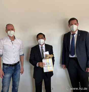 Generalkonsul besucht Carbonauten: Interessiert an grünen Lösungen aus Giengen - Heidenheimer Zeitung