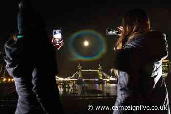 OnePlus mimics atmospheric phenomenon with moonbeam projection